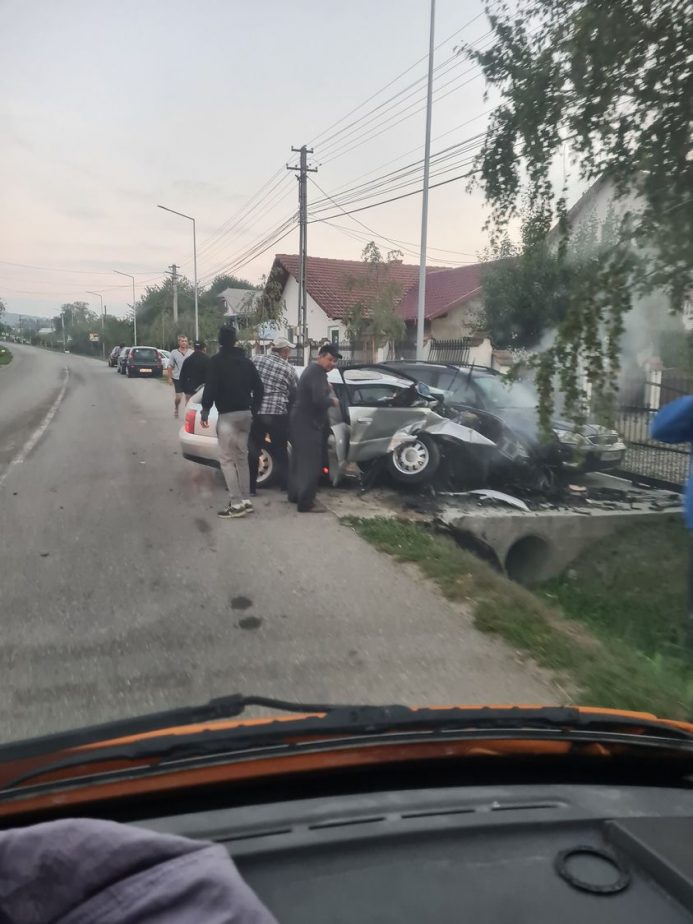O cântăreață de muzică populară și-a pierdut viața într-un accident rutier, în Suceava. Șoferul a adormit la volan