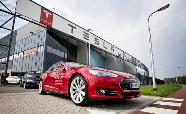 Elon Musk a deschis sucursala Tesla din România