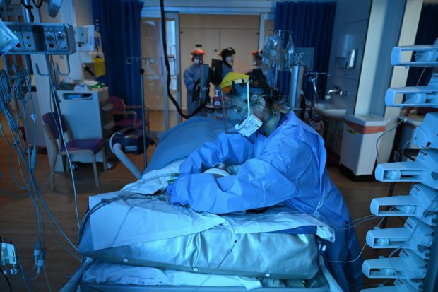 Peste 2.600 de noi cazuri de infectare și 104 decese COVID în ultimele 24 de ore în România