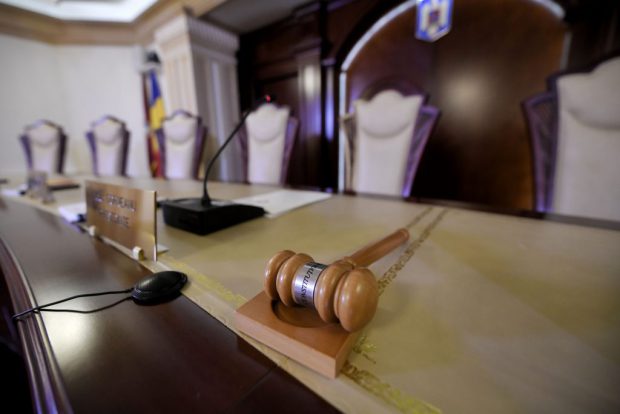 SURSE: Salariile primarilor vor crește. CCR a decis că legea este constituțională