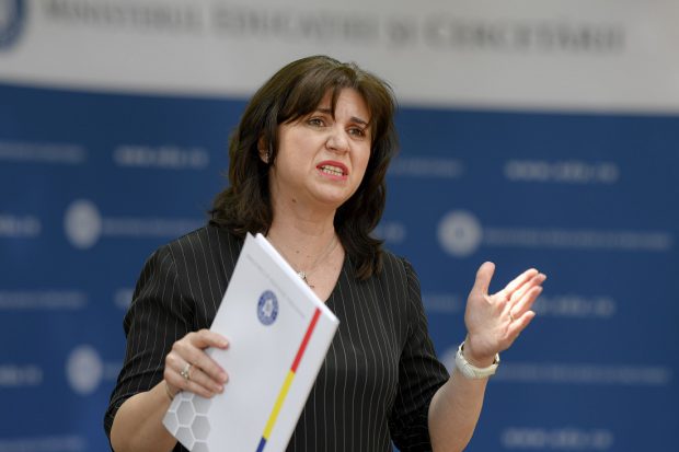 Monica Anisie anunță că școlile din București se pregătesc să intre în scenariul roșu de marți. Astăzi, cursurile se desfășoară în scenariul 2
