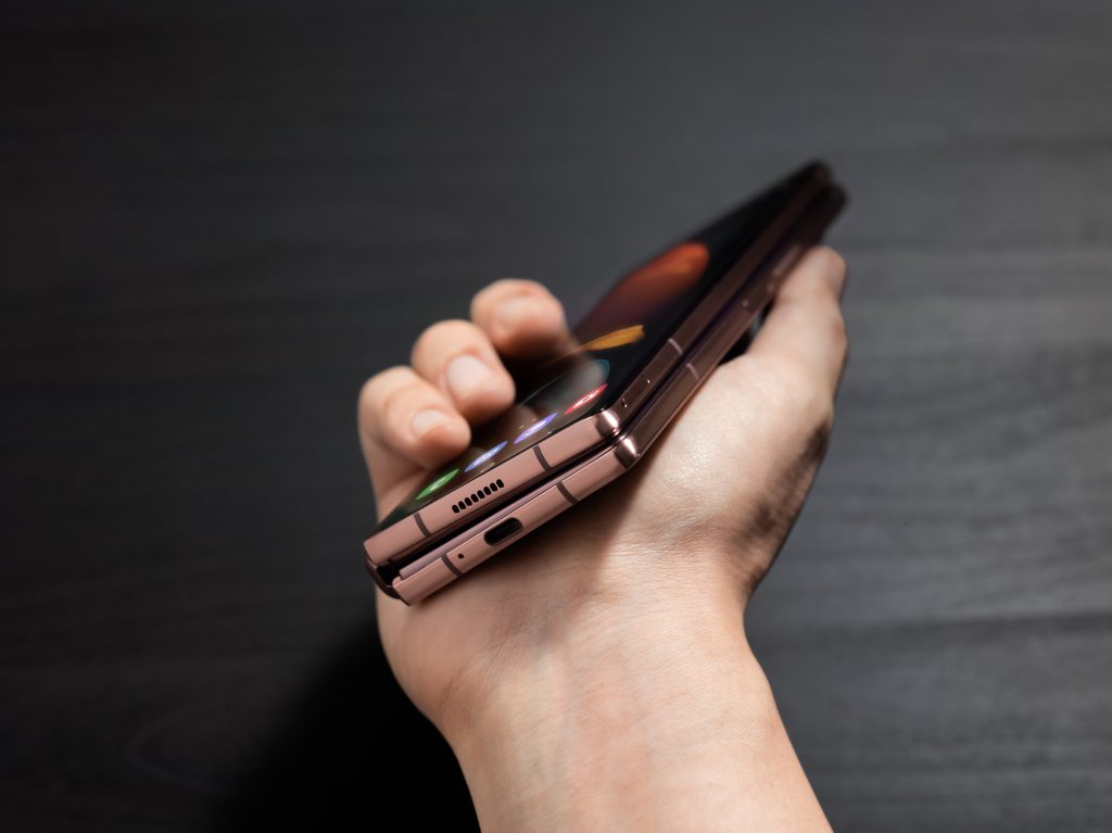 Samsung a prezentat modelul pliabil Galaxy Z Fold2. Prețurile încep de la 1.999 de euro, iar versiunea de top costă 3.299 de euro