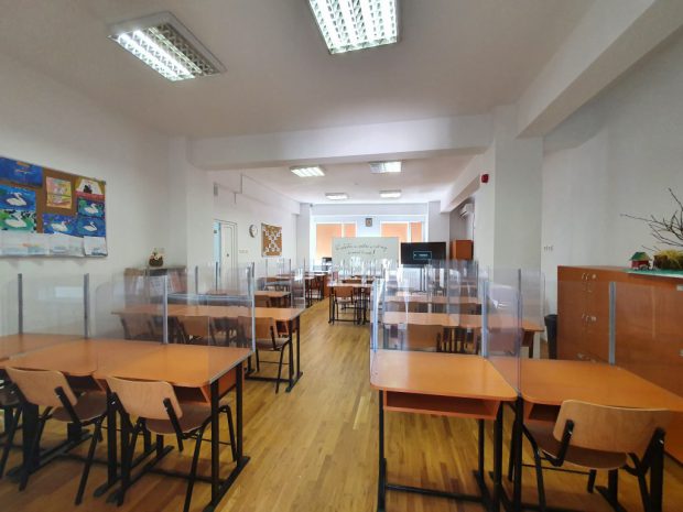 Reprezentanți ai profesorilor, părinților și elevilor, la dezbaterea online „Profesorii și disciplina”, organizată de Școala 9