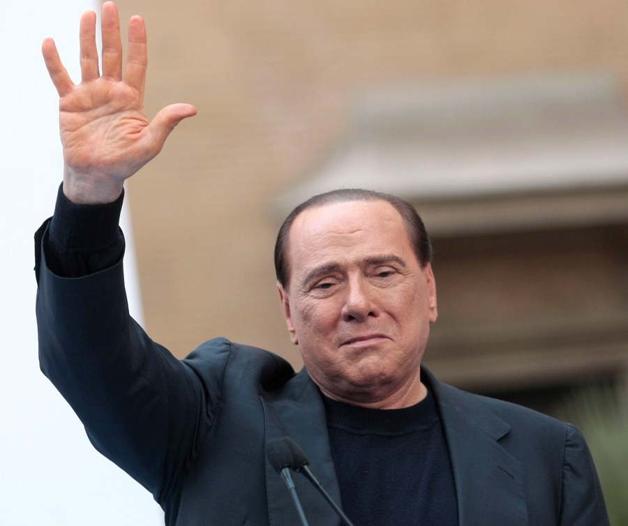 VIDEO Berlusconi a fost testat pozitiv cu COVID-19 după vacanța din Sardinia, insula care a devenit un focar de infecție cu coronavirus