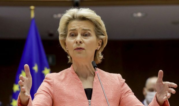 Şefa Comisiei Europene, după autorizarea vaccinului AstraZeneca: „Aştept să fie livrate cele 400 de milioane de doze conform acordului”