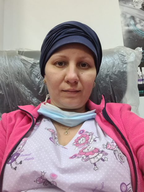 “Vreau să trăiesc pentru copiii mei!”, este strigătul de ajutor al Danielei. Medicul veterinar de 38 de ani are cancer cu metastaze, iar viața îi poate fi salvată cu o operație în Turcia, care costă 23.500 de euro