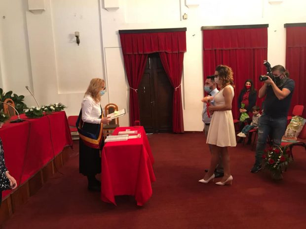 Primarul Elena Lasconi a oficiat prima căsătorie: Am avut emoții la fel ca mirii