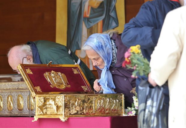 Pelerinajul de Sfântul Dimitrie din București: Peste 14.000 de oameni au trecut pe la racla cu moaște