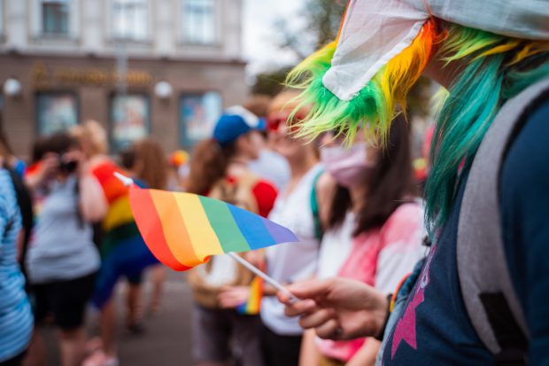 Sfaturile unui psiholog de la Asociația Accept despre cum să le vorbești copiilor de persoanele gay sau trans. „Cei mici nu se nasc homofobi”