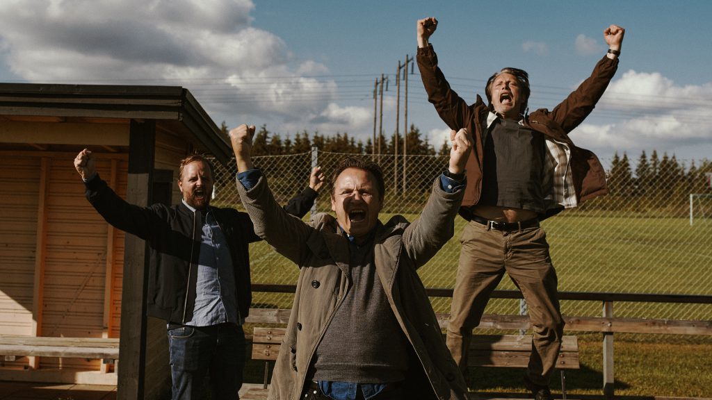 Recomandări culturale. “Another Round”, cu Mads Mikkelsen, și alte filme de la Cannes 2020 se văd la drive in și online
