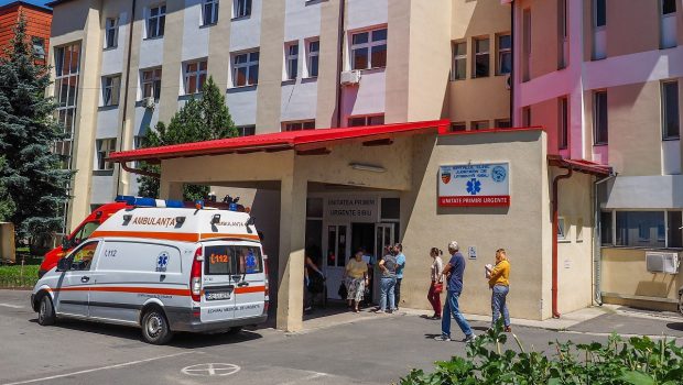 Medic din Sibiu, către fiica unui pacient: „Ce vrei tu, nesimțită ordinară, da’ ce, eu i-am dat boala la taică-tău?”. A fost deschisă anchetă