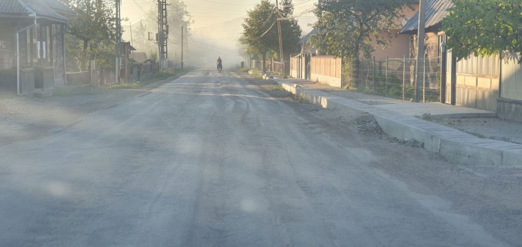 În Maramureș, „Drumul Groazei” a devenit „Șantierul Groazei”. Primarii, revoltați de modul în care este reabilitat DJ 186 de fosta firmă a unor interlopi!