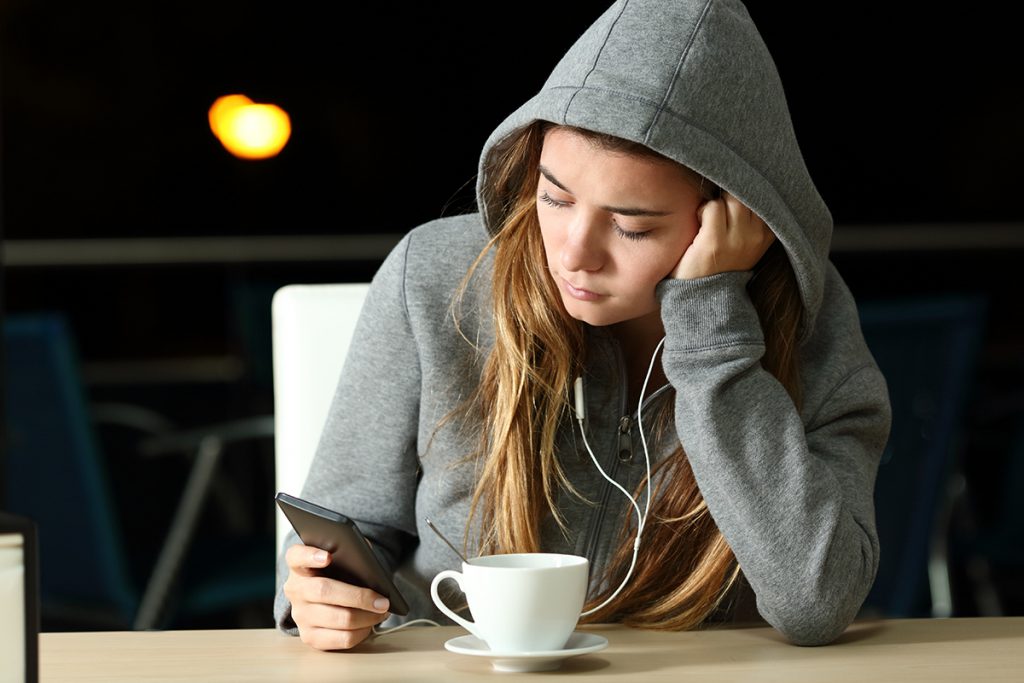 IN A RELATIONSHIP | Întrebarea adolescenților: “Cum pot să-mi controlez emoțiile? Sunt extrem de nervoasă, mă enervez pe orice chestie măruntă”