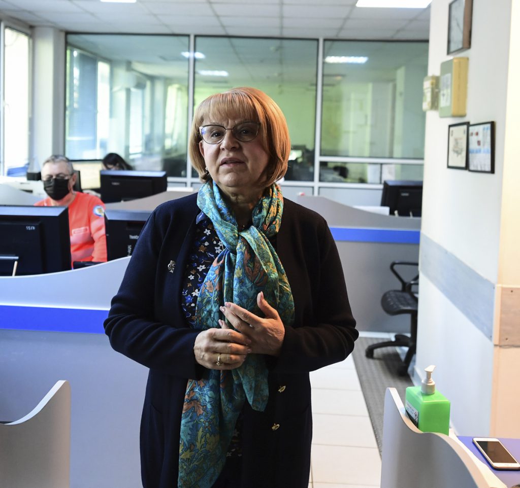 Maxi taxi COVID. Pacienți pozitivi, transportaţi şi câte 8 în ambulanţă la spital, deși încărcătura virală e importantă în agresivitatea pe care o capătă boala