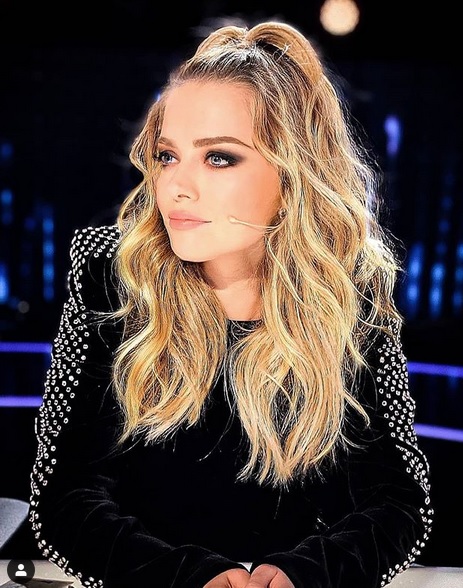 Prima imagine cu Alexandra Dinu în platoul Românii au talent. Cum a fost aranjată actrița
