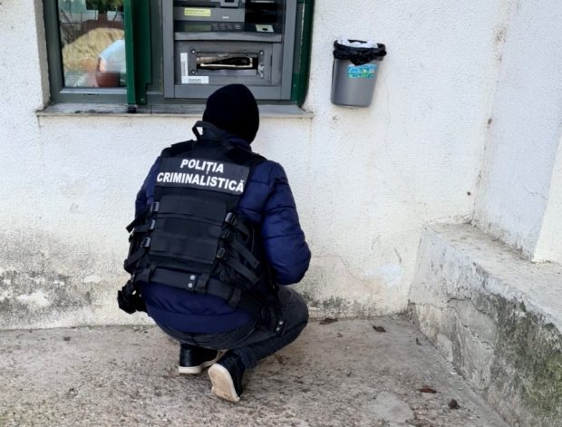 Poliția, despre hoții care au încercat să detoneze un bancomat în Vrancea: „Au acționat profesionist, și-au făcut ‘studiile’ în străinătate. Sunt cercetați și pentru fapte comise în afara granițelor”