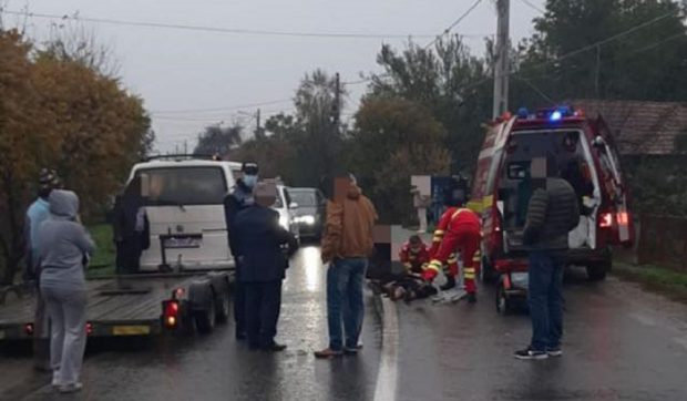 Doi paramedici din Beclean au resuscitat 32 de minute o bunică de 80 de ani, lovită de mașină, până au readus-o la viață: “N-au renunțat!”