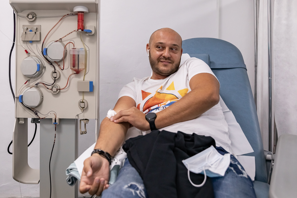 Eroii dintre noi. Cine sunt donatorii de plasmă care salvează bolnavii de COVID. “Am venit ca să ajut o viaţă. Aşa mi se pare corect, ca toţi să ajutăm”