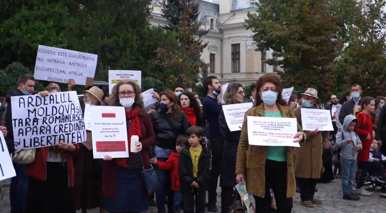 Video Protest In FaÅ£a Mitropoliei Din Iasi FaÈ›Äƒ De Interzicerea Pelerinajului De Sfanta Parascheva Patriarhul Daniel MÄƒsura E DisproporÈ›ionatÄƒ È™i Discriminatorie Libertatea