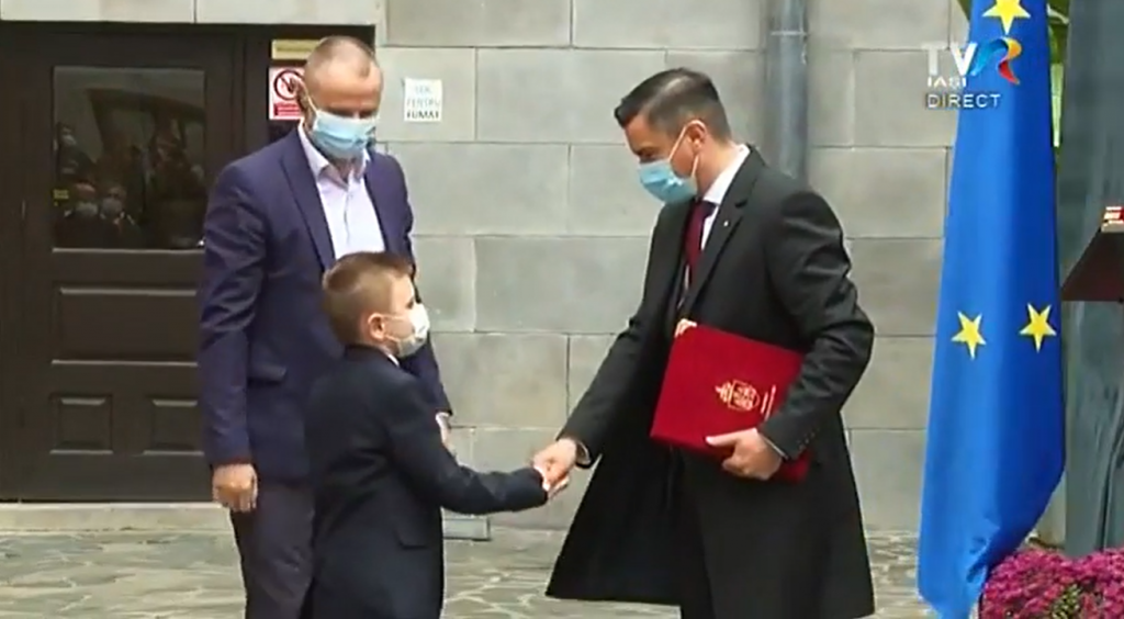 Primarul Mihai Chirica, confirmat cu COVID-19. Edilul a participat vineri la o ceremonie și a împărțit diplome