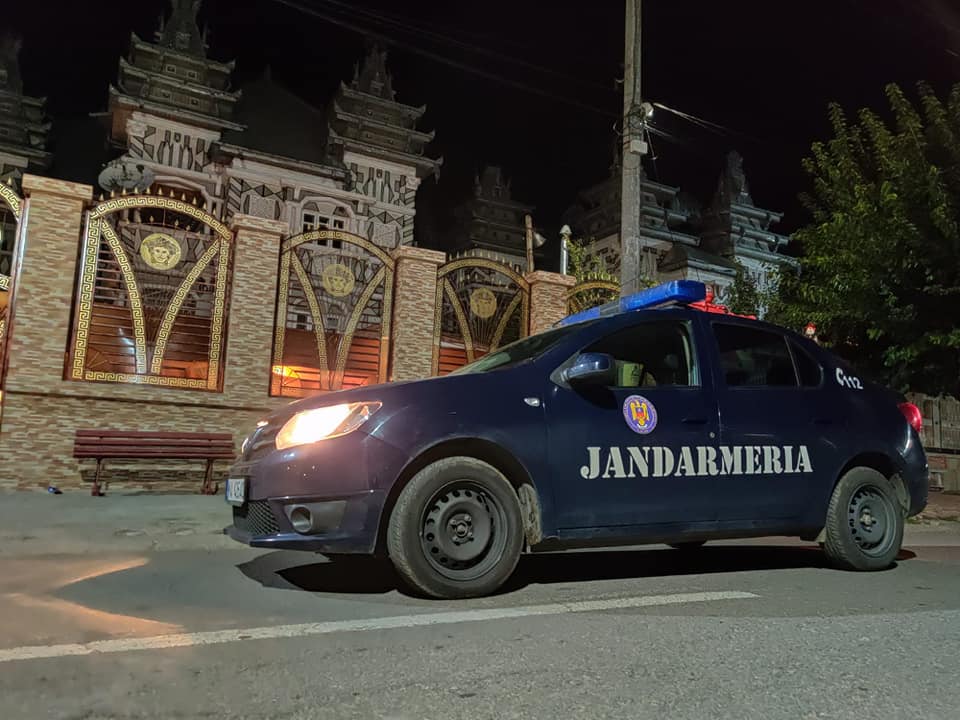 Oamenii nu mai vor să stea în case, la Ivești, în Galați, unde s-a prelugit cu 14 zile carantina