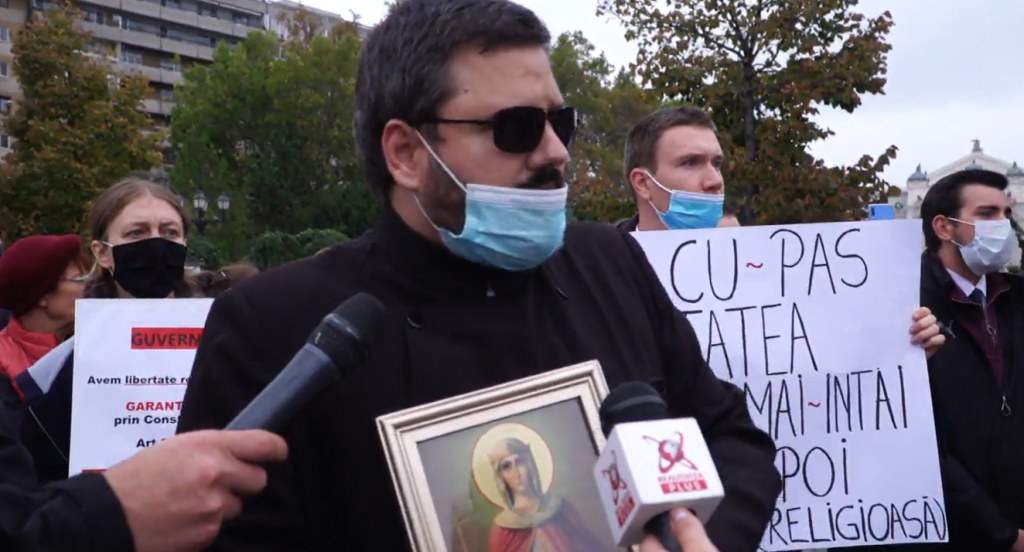 VIDEO | Protest în faţa Mitropoliei din Iaşi față de interzicerea pelerinajului de Sfânta Parascheva. Patriarhul Daniel: măsura e ”disproporționată și discriminatorie”