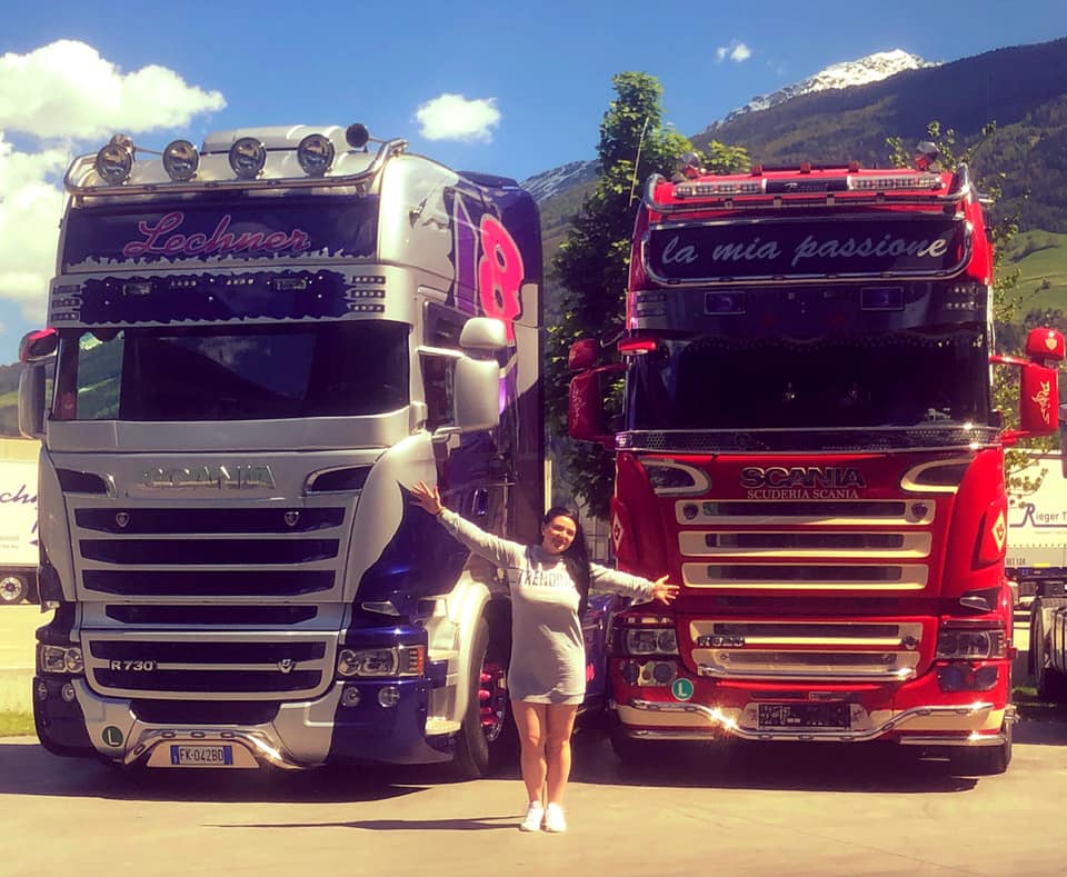 Diana Stoian a fost aleasă de colegi cea mai frumoasă șoferiță de TIR din România. Are 26 de ani și a fost asistentă medicală