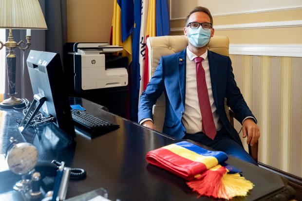 Dominic Fritz, primarul Timișoarei, are COVID-19. „Vă spun cu mâna pe inimă că am avut mare grijă”