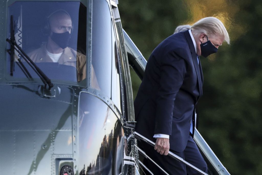 Cum a explodat virusul în Casa Albă a președintelui Trump: un eveniment cu potențial super-propagator, erori de judecată și jumătăți de adevăr