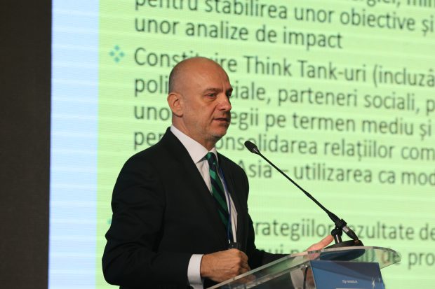 Adriana Nedelea LA FIX | Liderul sindical Dumitru Costin, despre riscurile pentru părinții care stau acasă cu copiii care învață online: „Este posibil să apară și abuzuri din partea angajatorilor”