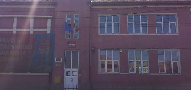 Mama unei fetițe de 11 ani acuză că fiica ei a fost agresată de alți doi elevi în școala din Cluj-Napoca în care învață: “Nimeni nu ia măsuri”