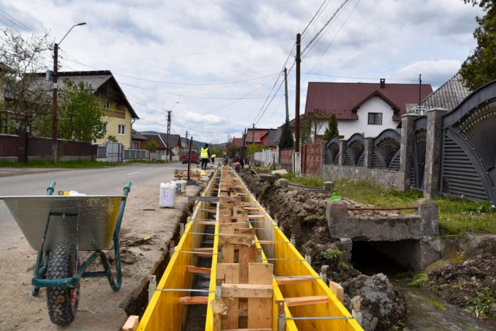 În Maramureș, „Drumul Groazei” a devenit „Șantierul Groazei”. Primarii, revoltați de modul în care este reabilitat DJ 186 de fosta firmă a unor interlopi!