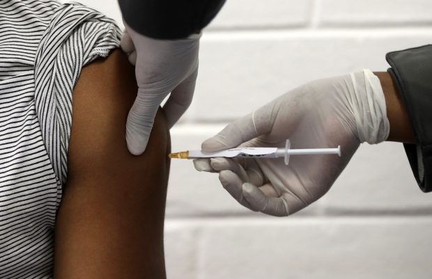 Două vaccinuri anti-Covid ar putea fi gata de autorizare în noiembrie, în Statele Unite