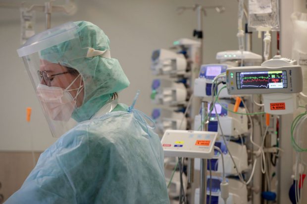 Aproape 5.000 de cazuri noi de COVID în ultimele 24 de ore. 127 de oameni au murit