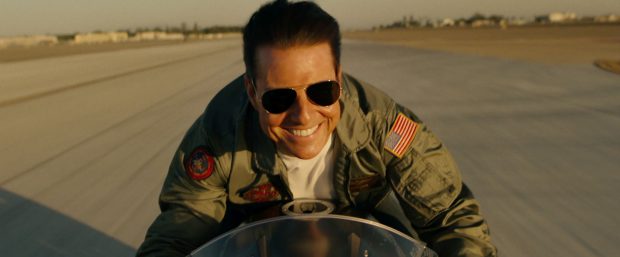 Geaca lui Tom Cruise din “Top Gun” și cizmele purtate de Julia Roberts în “Pretty Woman”, scoase la licitație