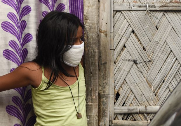 O fată de 16 ani din India și-a omorât tatăl în bătaie, după ce l-a surprins că o bătea pe mama ei