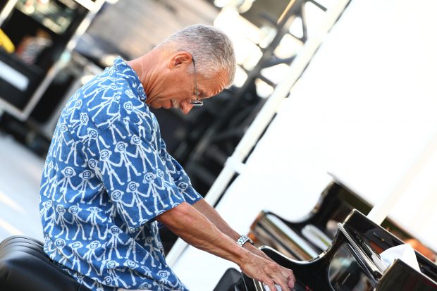 Unul dintre cei mai mari pianiști de jazz, Keith Jarrett, anunță că nu mai poate cânta. “Am fost paralizat”