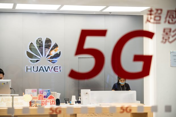 Stațiile 5G produse de Huawei au 30% dintre componente din SUA. Cum au păcălit chinezii sancțiunile americane