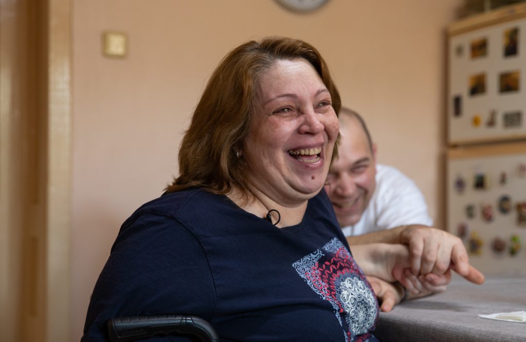 Lupta pentru fericire. Povestea unei femei care a rămas paralizată după ce a fost înjunghiată de fostul soț: „M-am luptat jumătate de oră pentru viața mea”