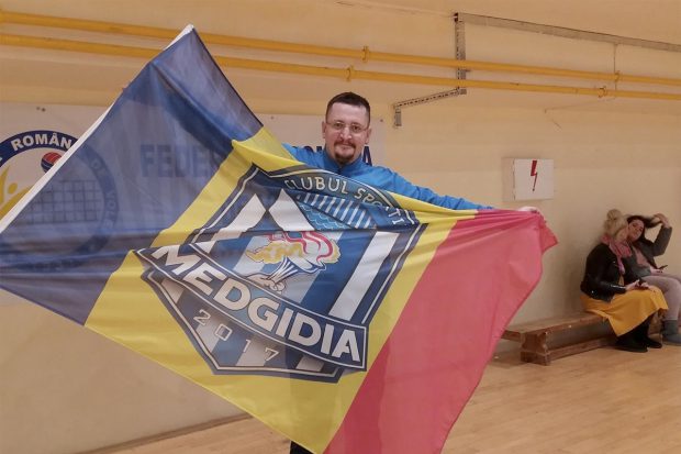 Adolescentă: „Poliția mi-a zis: nu te-a atins, n-avem ce să facem”. Atunci, mamele s-au mobilizat și l-au oprit pe antrenorul pedofil din Constanța!