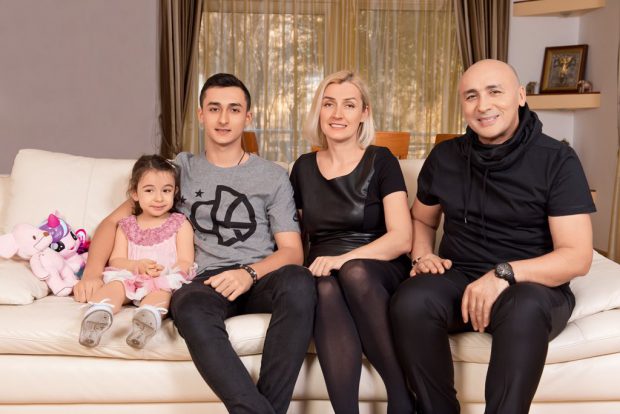 Imagine Stire Cum și-a cunoscut Marcel Pavel soția. Cei doi sunt împreună de 27 de ani. „Nu a fost dragoste la prima vedere” | 2review.ro