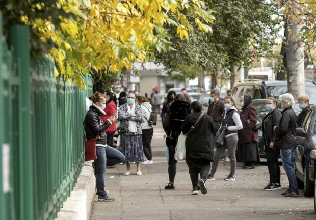 Ce înseamnă intrarea Bucureștiului în scenariul roșu: masca devine obligatorie în toate spațiile deschise, se închid restaurantele, teatrele și sălile de jocuri