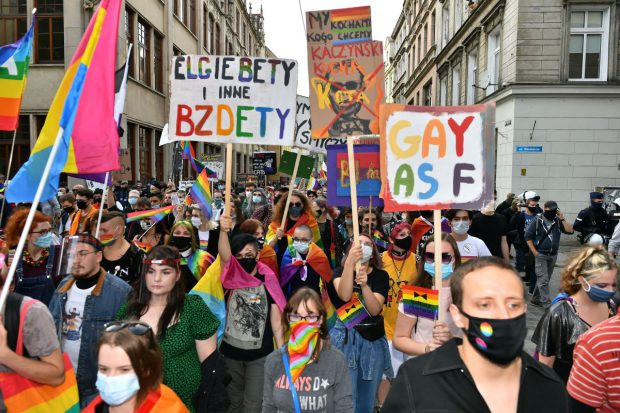 ”Zonele libere de LGBT” din Polonia sau cum decurge viața pentru cei a căror existență este negată. „Pentru prima dată în viață, sunt foarte, foarte speriată”