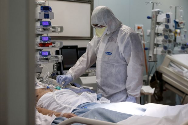 Medic ATI întrebat dacă sunt sinceri cu pacienții COVID în stare gravă: ”Noi anunțăm pacienții care sunt conștienți”