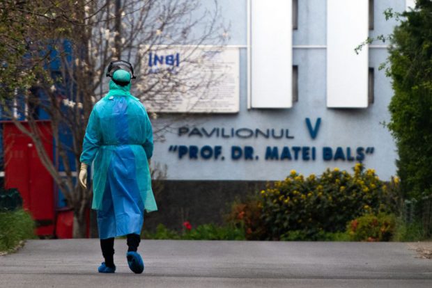 Un bărbat cu COVID-19 a murit după ce s-a aruncat de la fereastra unui salon al Institutului „Matei Balș”