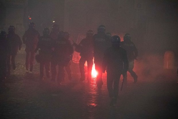 Italia a raportat aproape 32.000 de noi cazuri de infectare cu coronavirus, în timp ce la Florența au fost arestați protestatari