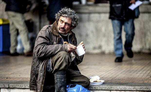PNL se gândește că e scump să lupți cu sărăcia. Dar cât e prețul pe care o să-l plătim cu toții, săraci și prosperi, dacă nu luptăm?