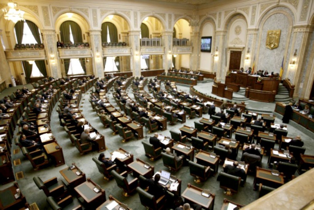 Klaus Iohannis insistă să desființeze Institutul Revoluției Române, condus de Ion Iliescu și Gelu Voican Voiculescu, PSD refuză