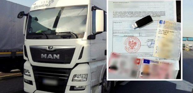 Șofer român de TIR bătut de patronul din Italia, tot un român, când n-a mai vrut să pună magnetul pe tahograf