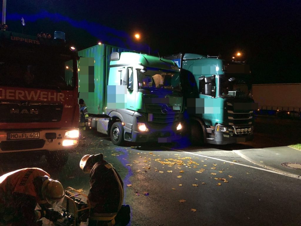 Un șofer român a murit strivit între două cabine de TIR, în parcare, în Germania / VIDEO